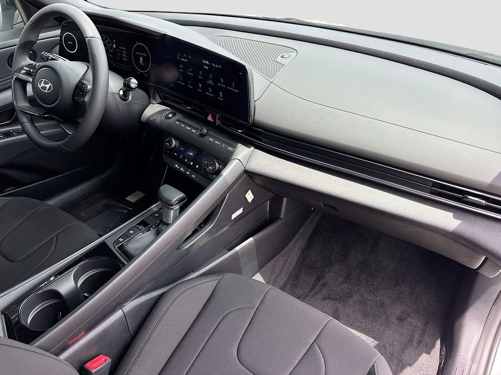 New 2025 Hyundai Elantra SEL image 28