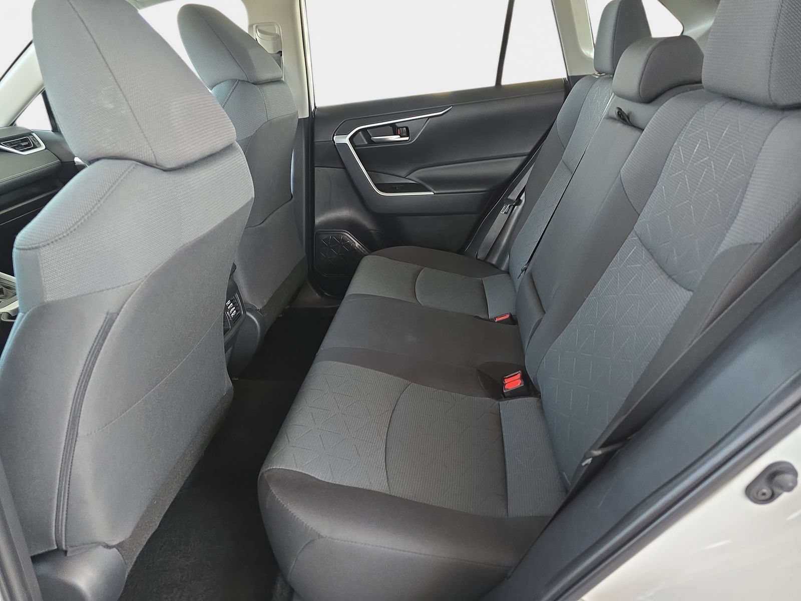 Used 2025 Toyota RAV4 XLE AWD/4WD image 16