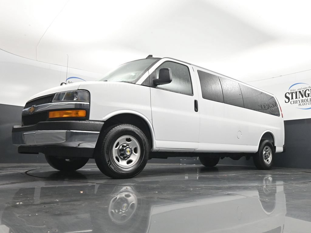 Used 2025 Chevrolet Express 3500 LT w/ LT Preferred Equipment Group RWD image 28