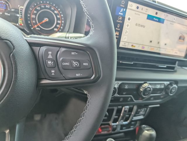 Used 2025 Jeep Gladiator Mojave AWD/4WD image 19