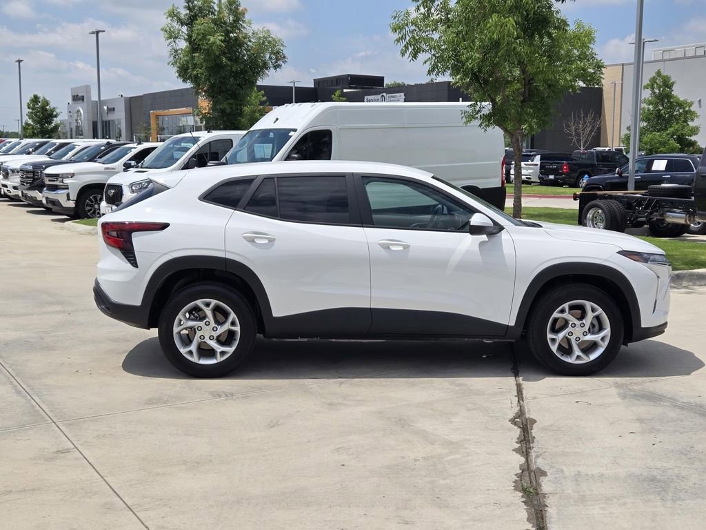 Used 2025 Chevrolet Trax LS w/ LS Convenience Package FWD image 7