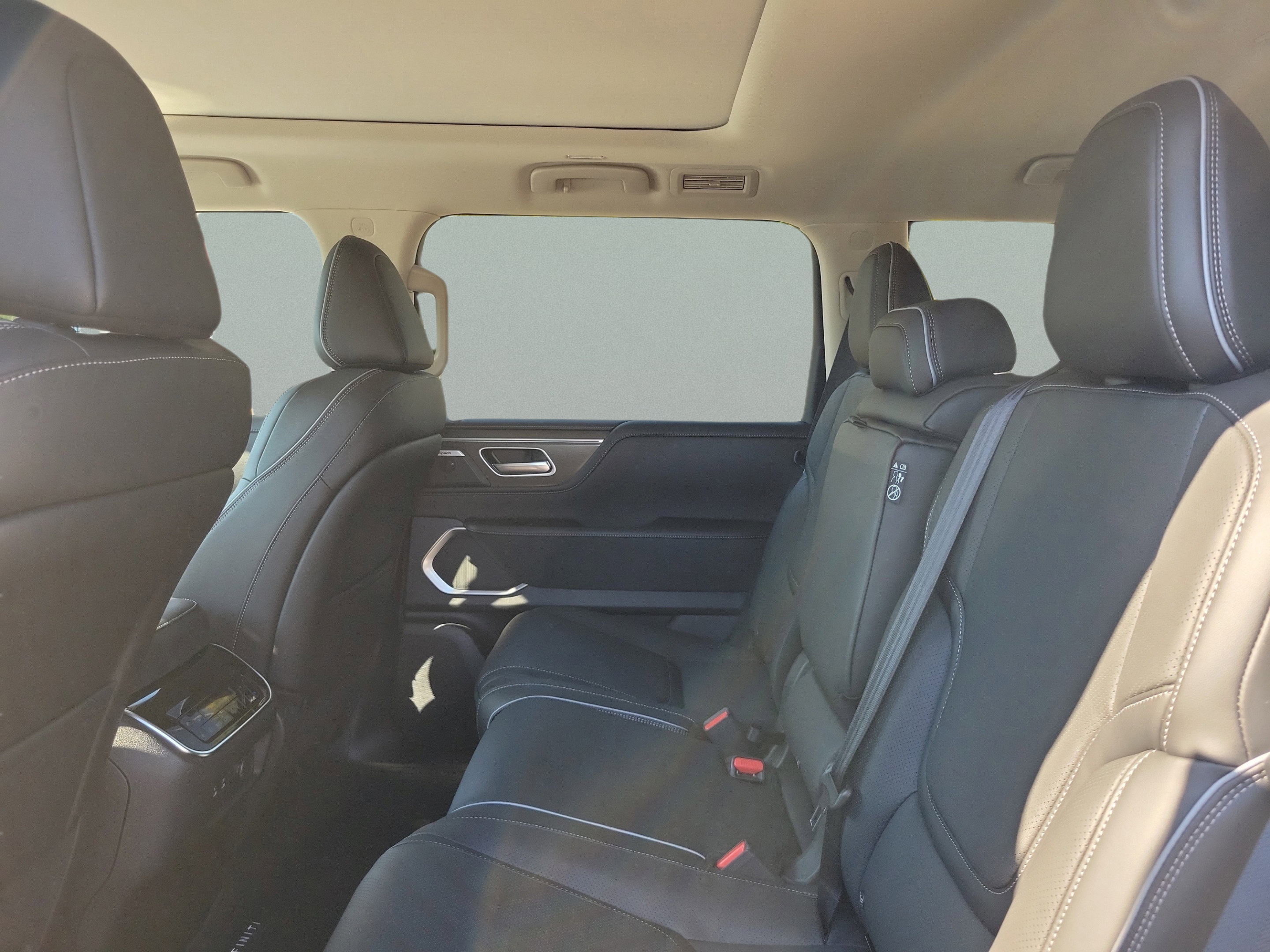 Used 2026 INFINITI QX80 Luxe w/ Cargo Package AWD/4WD image 7
