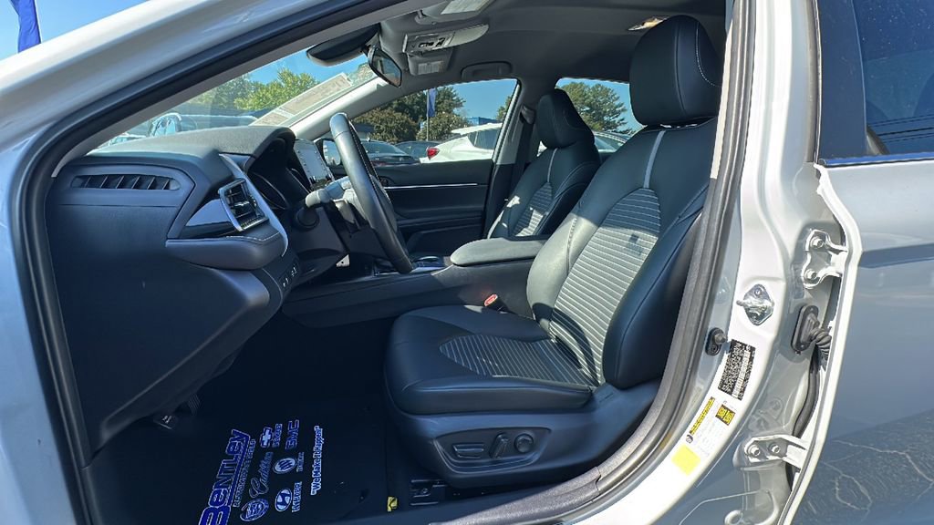 Used 2023 Toyota Camry SE image 9