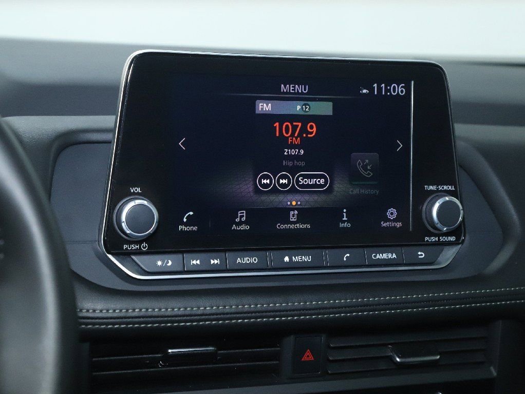 Certified 2025 Nissan Rogue SV image 25