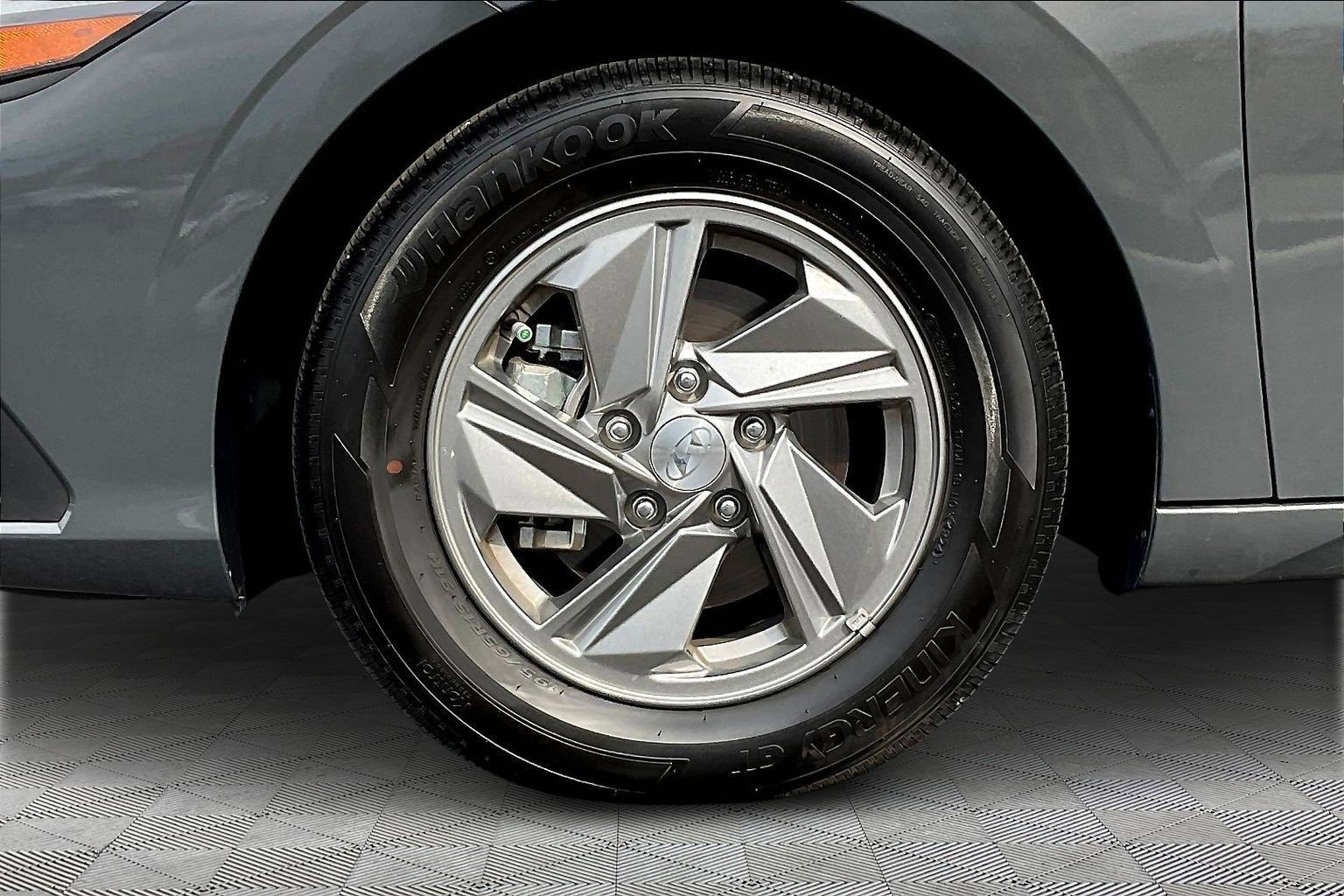 Certified 2025 Hyundai Elantra SE image 33