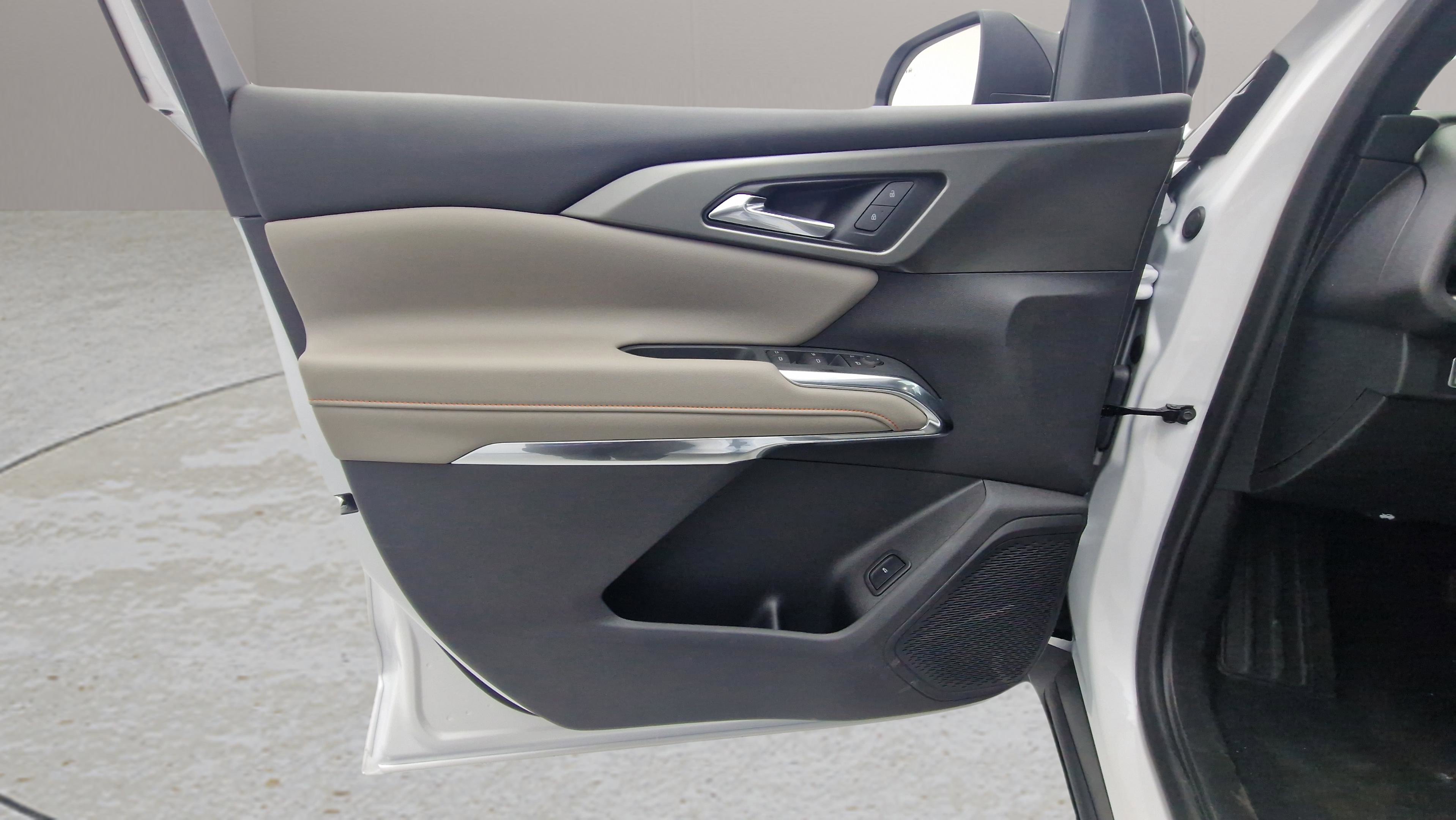 New 2025 Chevrolet Traverse LT w/ Midnight/Sport Edition image 12