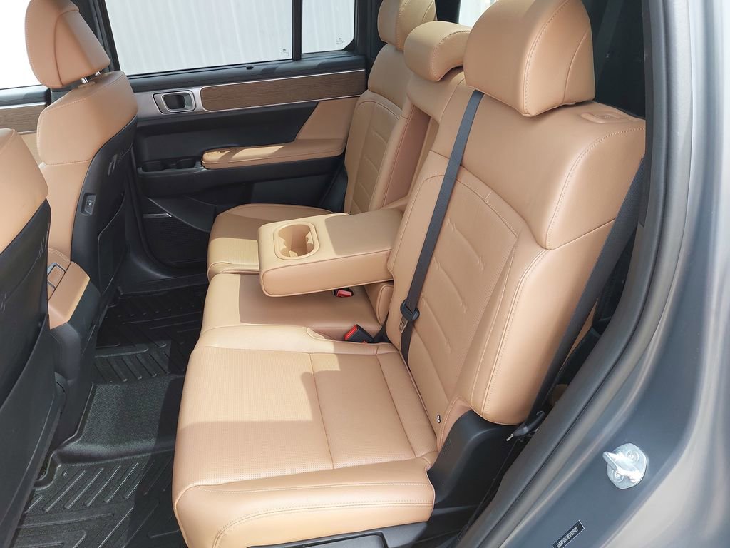 Used 2025 Hyundai Santa Fe Limited AWD/4WD image 15