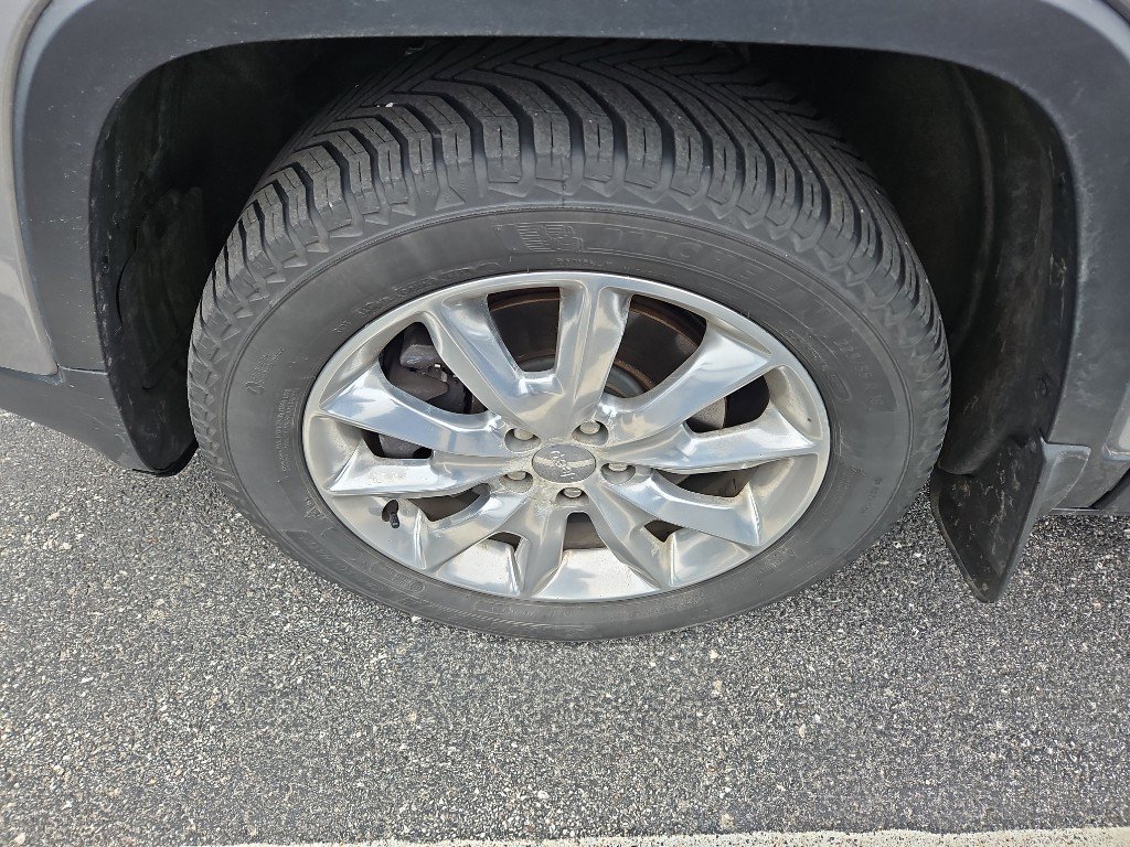 Used 2014 Jeep Cherokee Limited w/ Luxury Group image 4