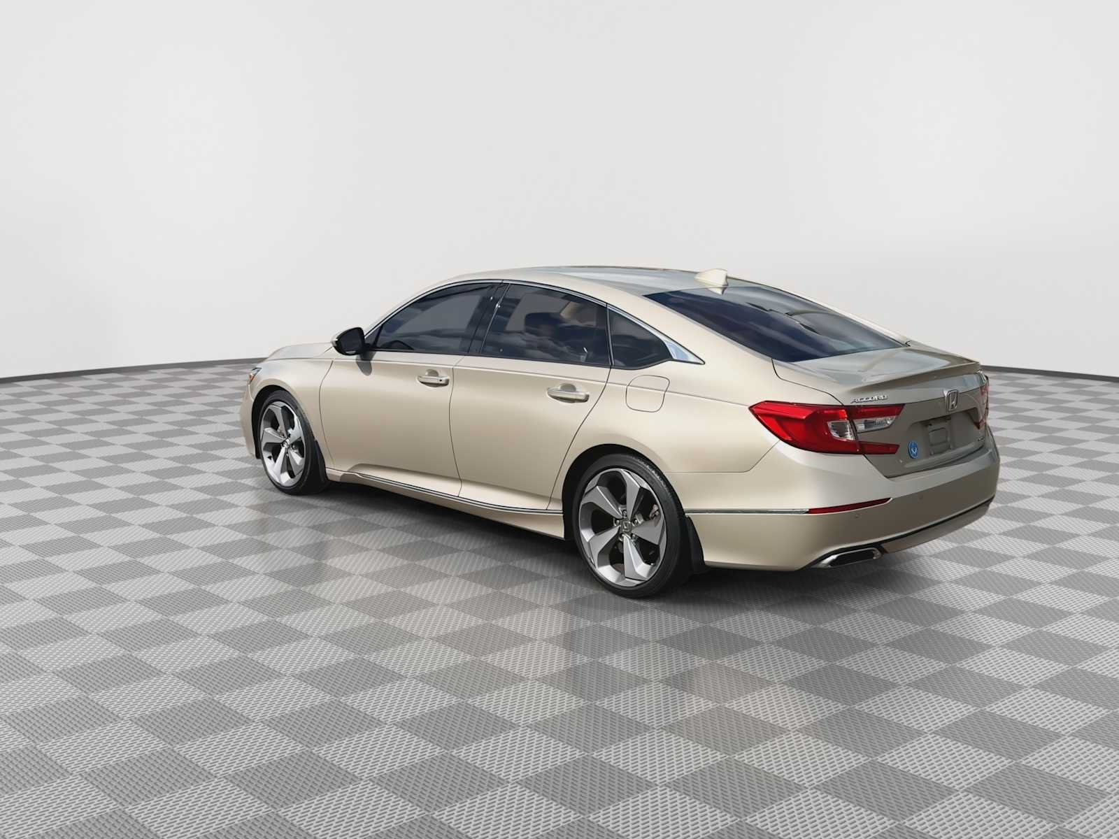 Used 2018 Honda Accord Touring image 6
