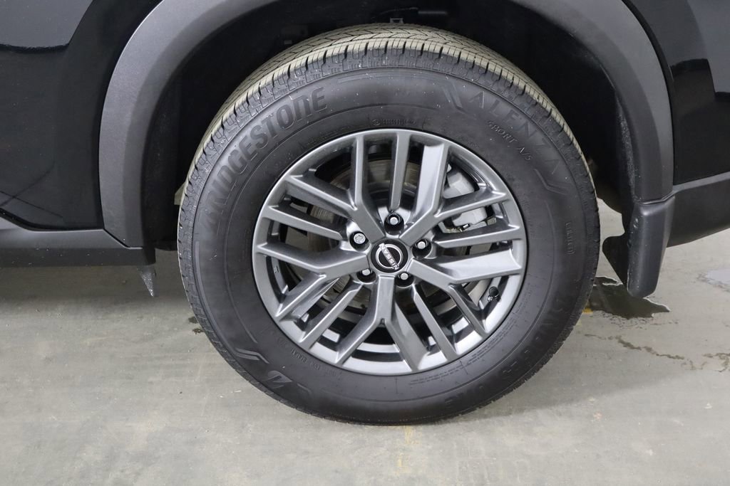 Used 2025 Nissan Rogue S image 40