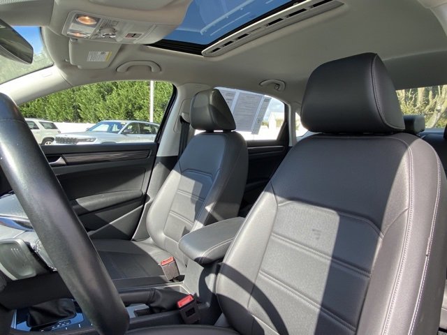 Used 2020 Volkswagen Passat 2.0T R-Line image 14