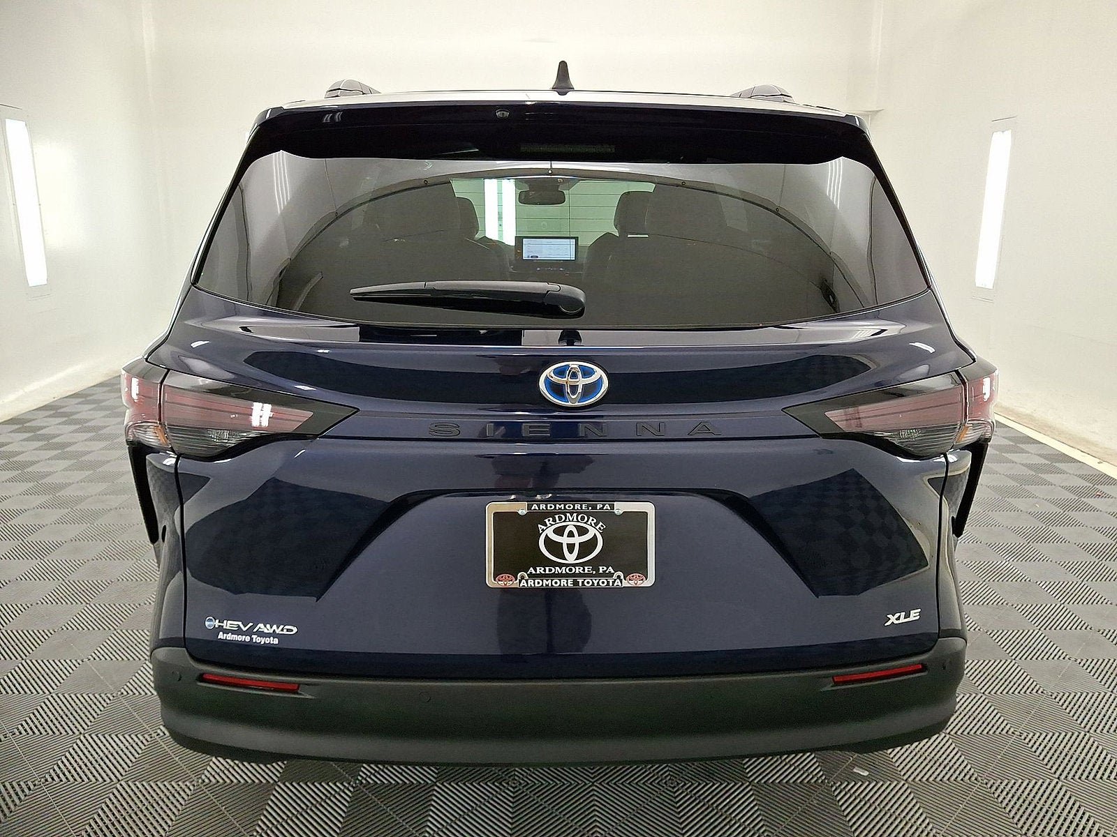 Used 2025 Toyota Sienna XLE AWD/4WD image 23