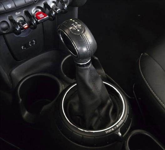 Used 2016 MINI Cooper 4-Door Hardtop FWD image 13