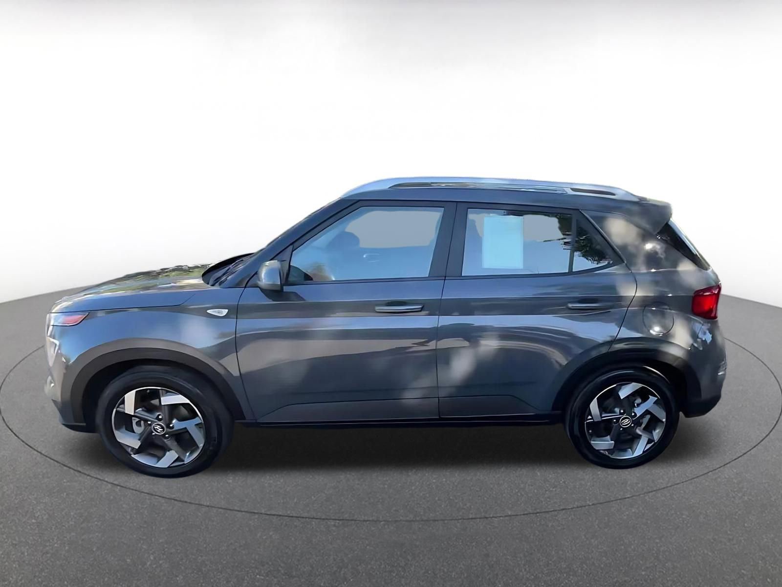Used 2025 Hyundai Venue SEL image 9
