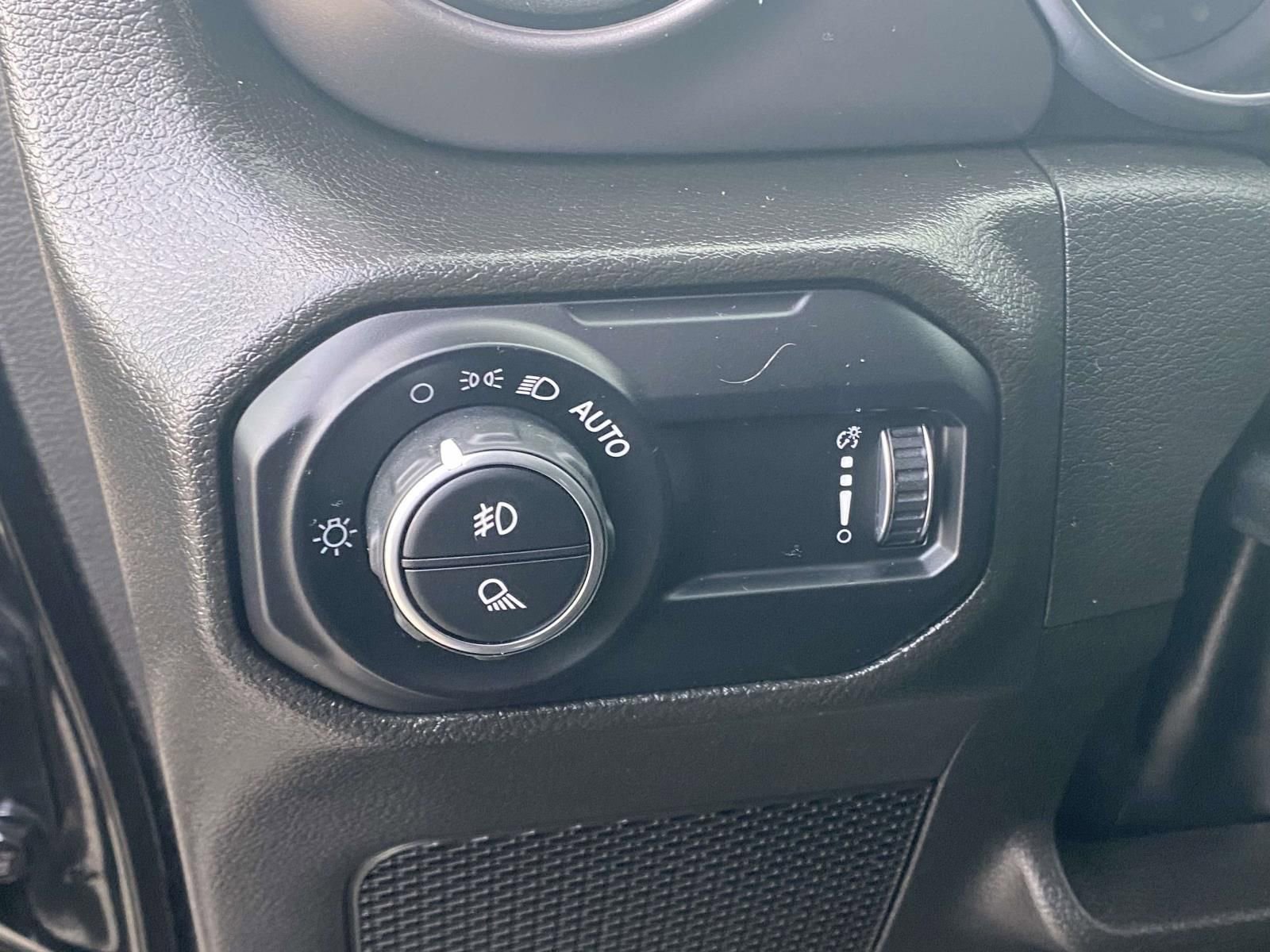 Used 2023 Jeep Gladiator Sport image 18