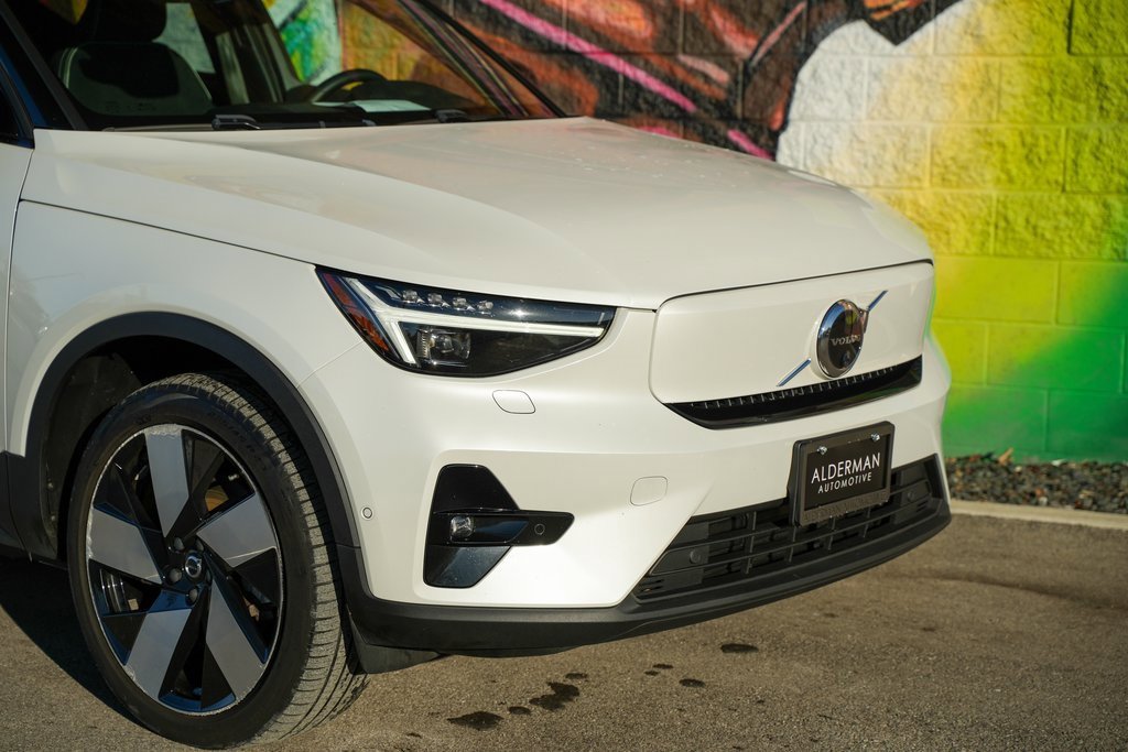 Used 2023 Volvo XC40 Recharge Ultimate image 3