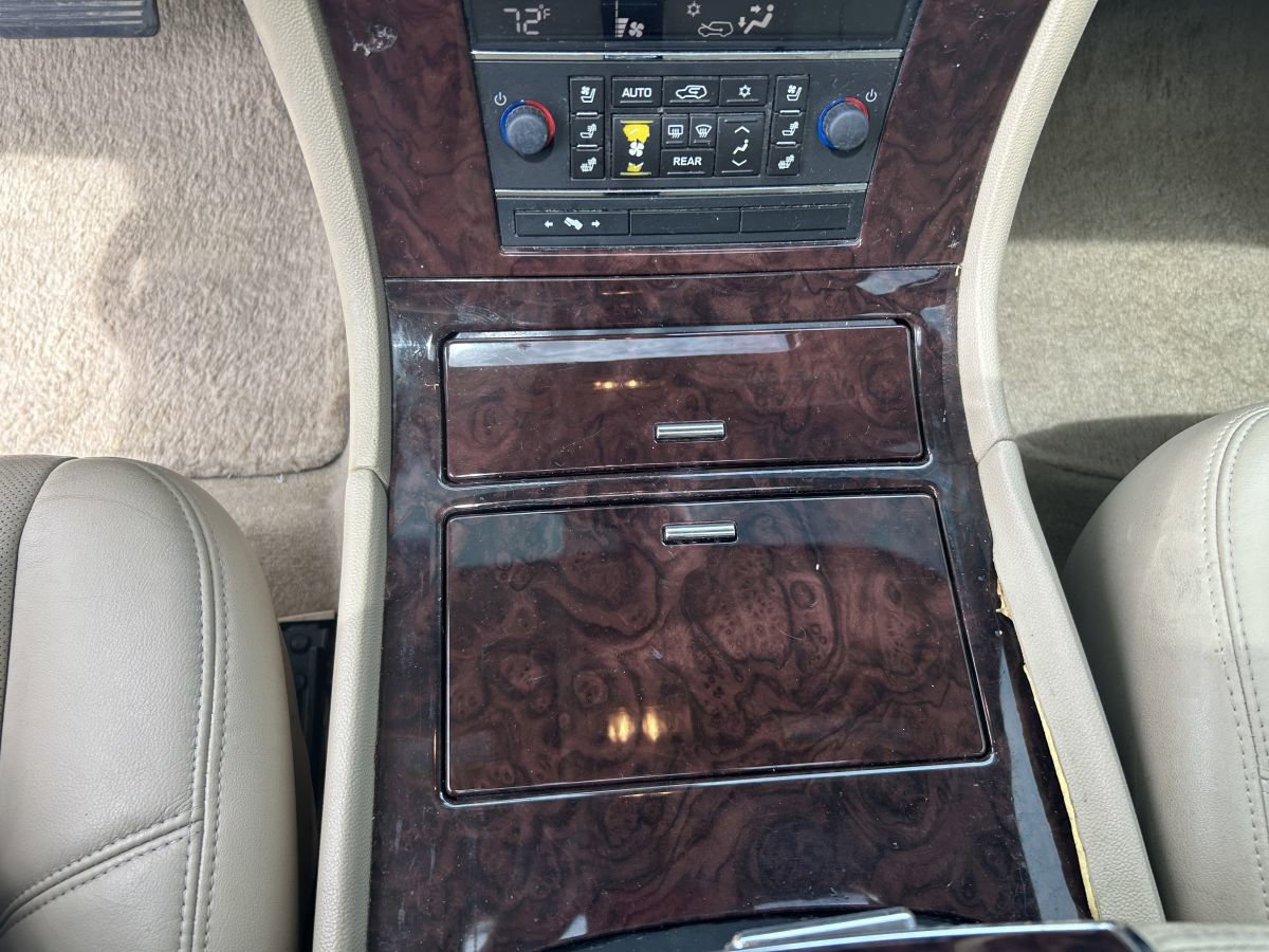 Used 2014 Cadillac Escalade Luxury RWD image 10