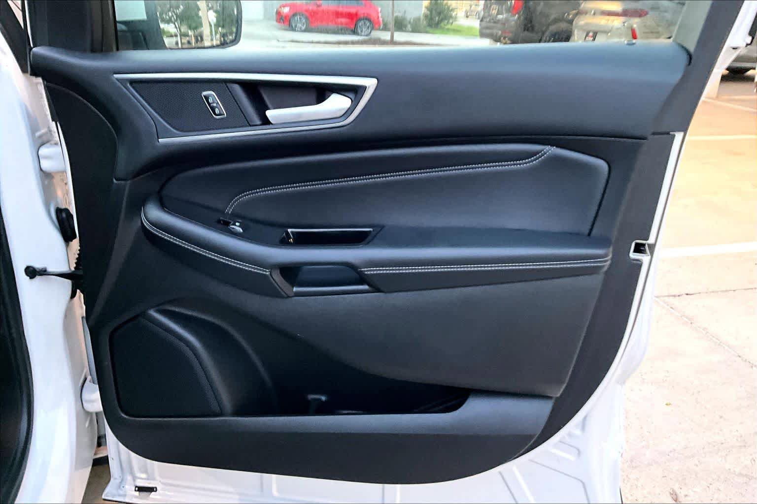 Used 2017 Ford Edge Titanium w/ Technology Package image 43