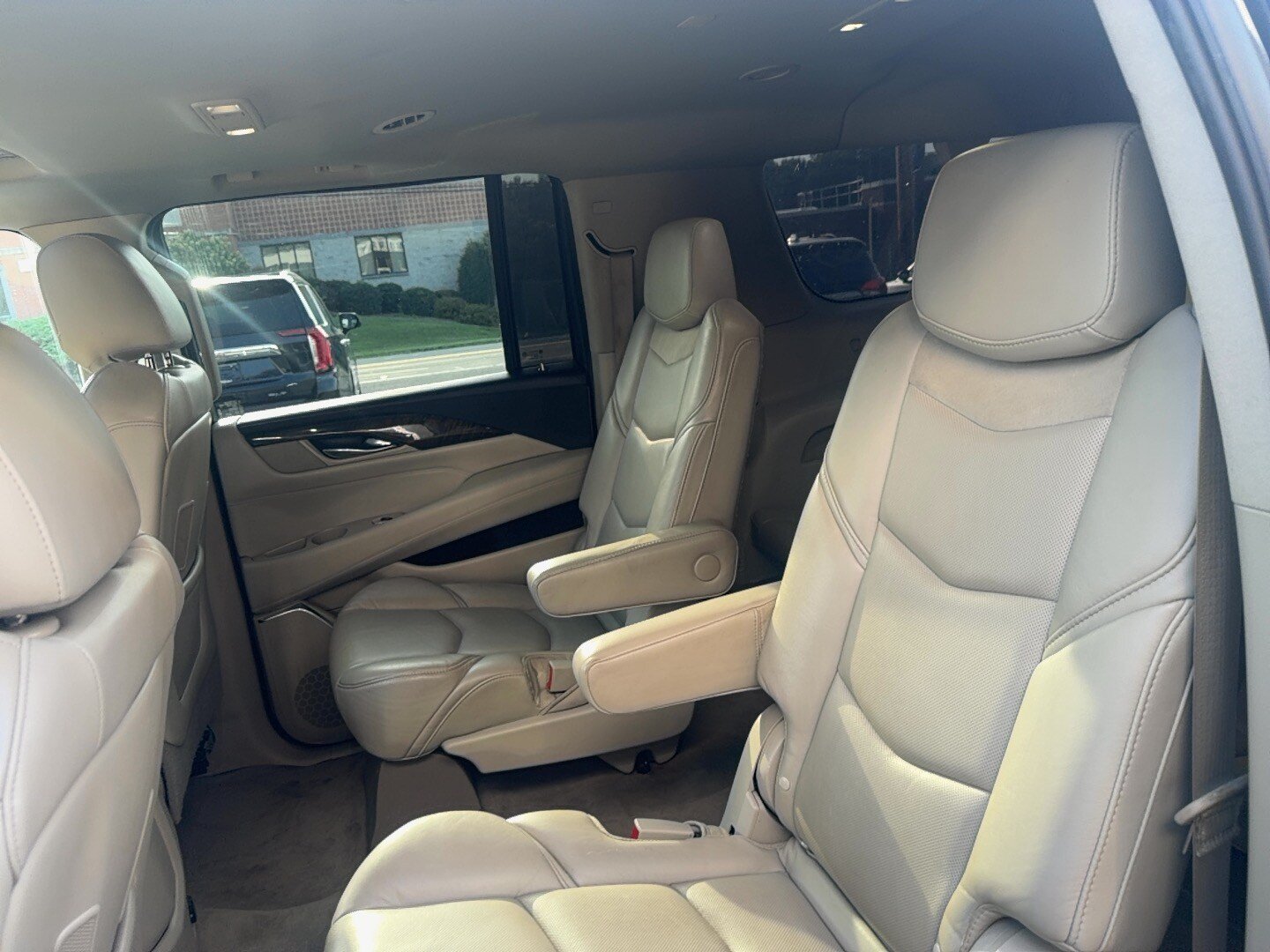 Used 2018 Cadillac Escalade ESV Luxury AWD/4WD image 14