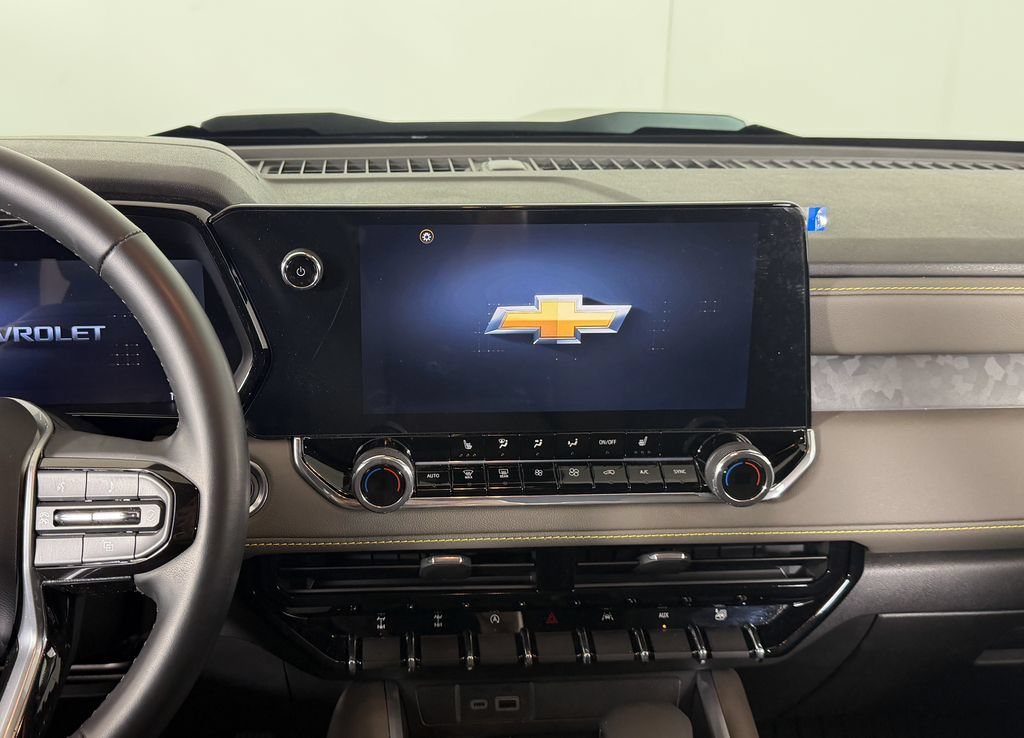 Used 2024 Chevrolet Colorado ZR2 w/ Technology Package AWD/4WD image 11