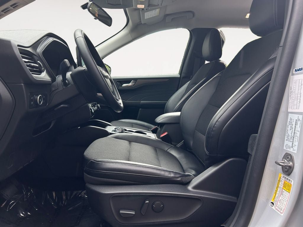 Used 2025 Ford Escape SE FWD image 6