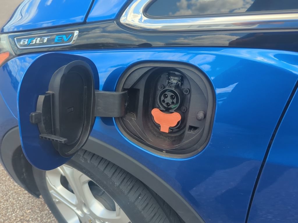 Used 2017 Chevrolet Bolt LT FWD image 18