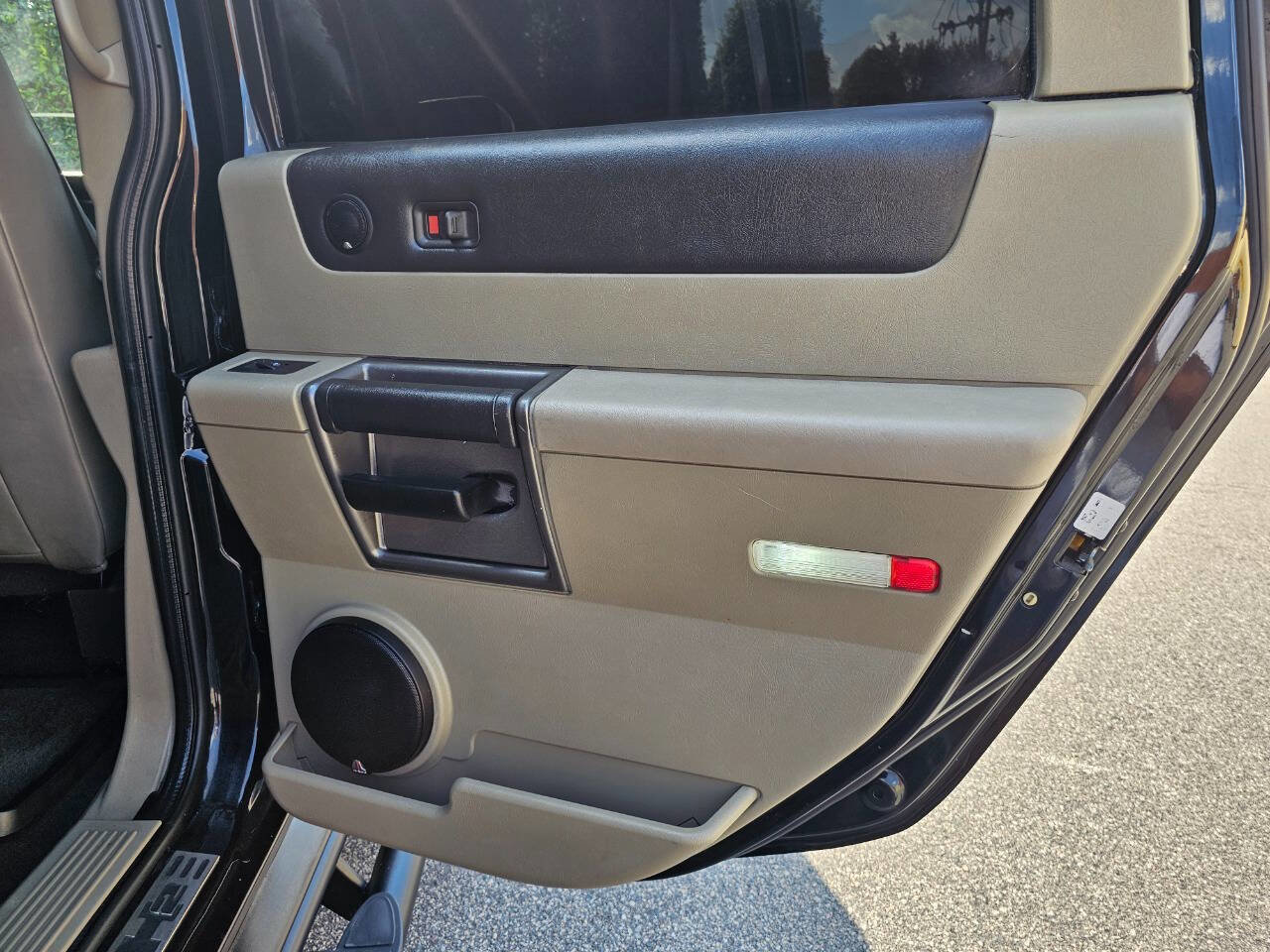 Used 2003 HUMMER H2 w/ Preferred Equipment Group image 20