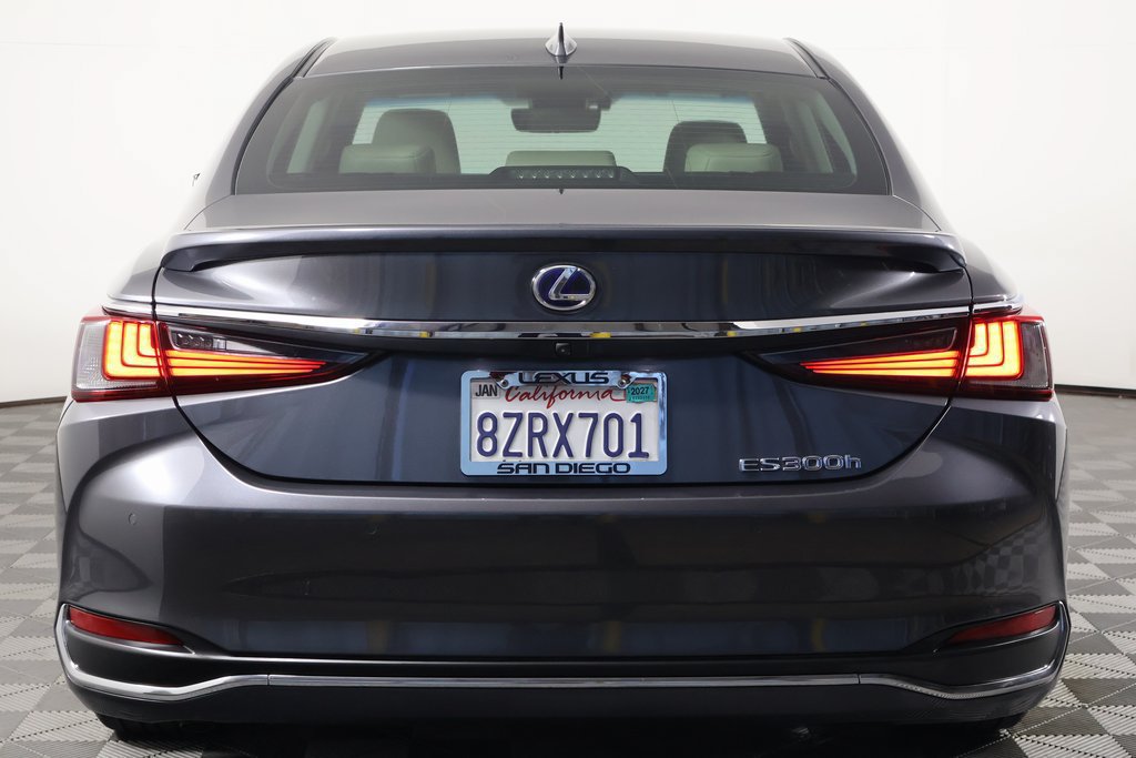 Certified 2022 Lexus ES 300h w/ Premium Package FWD image 5
