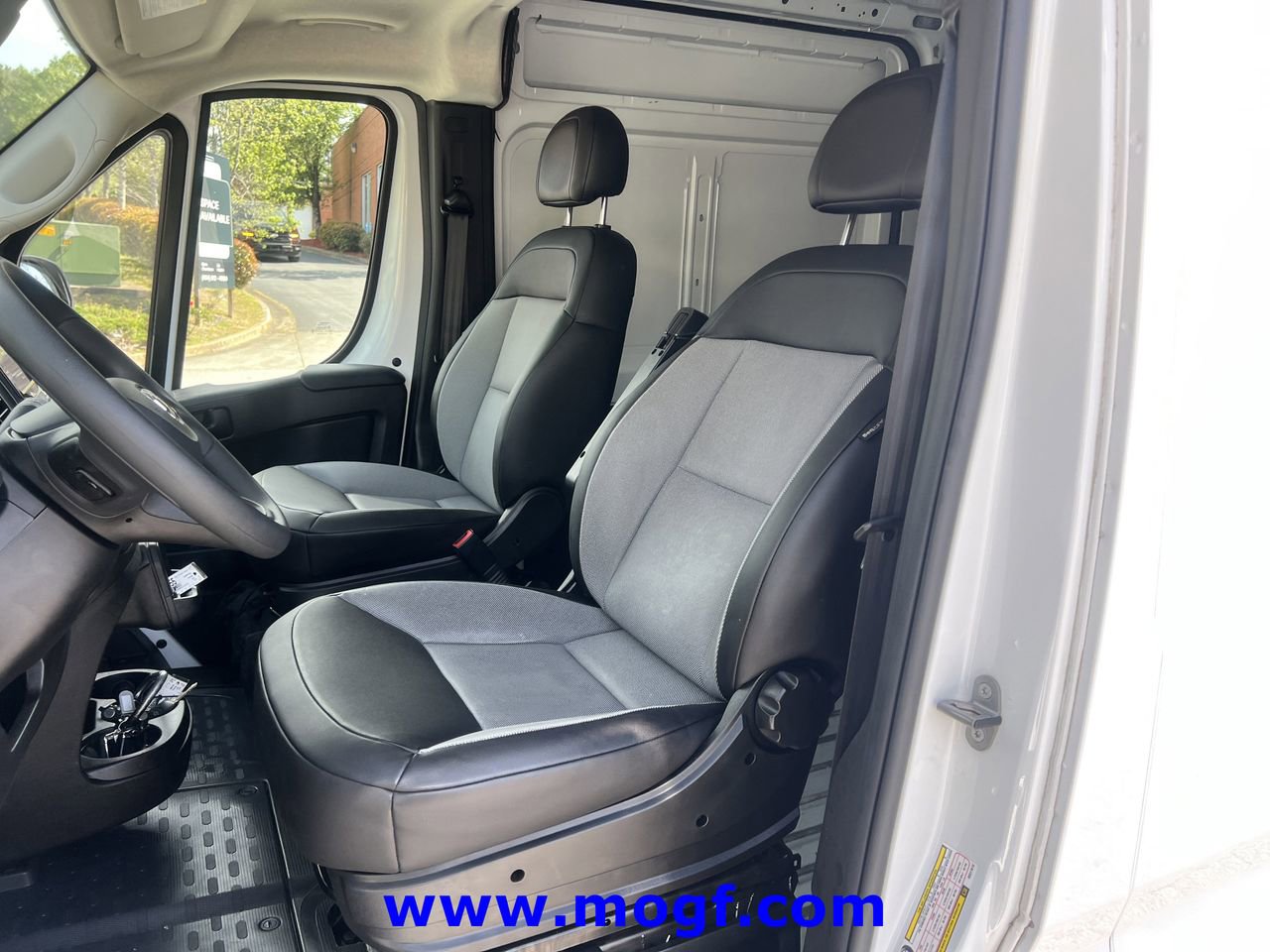 Used 2025 RAM ProMaster 2500 w/ Convenience Group image 19