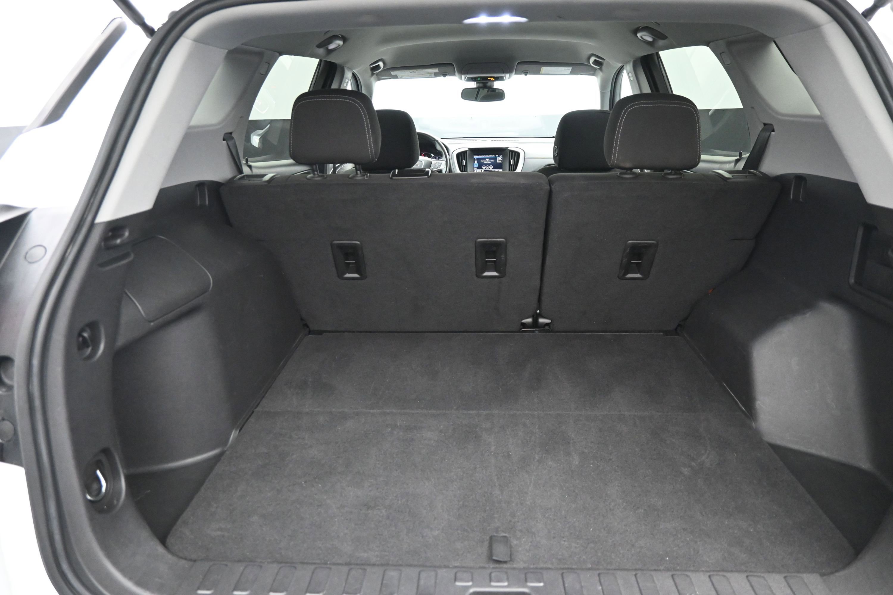 Used 2024 GMC Terrain SLE FWD image 19