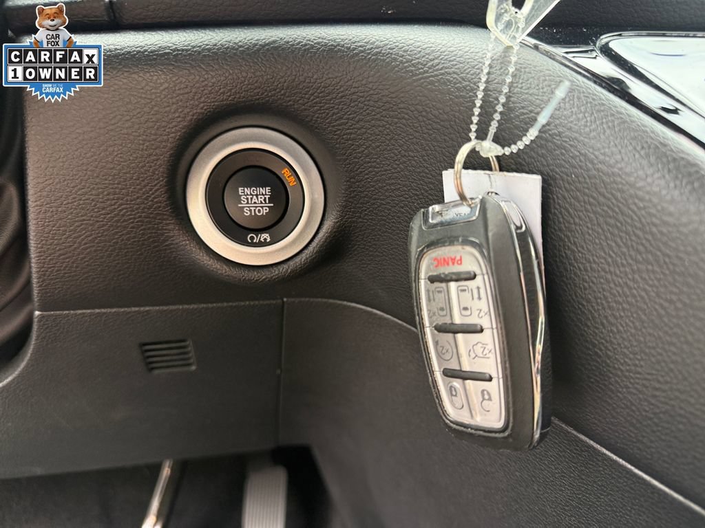 Certified 2025 Chrysler Pacifica Select FWD image 29