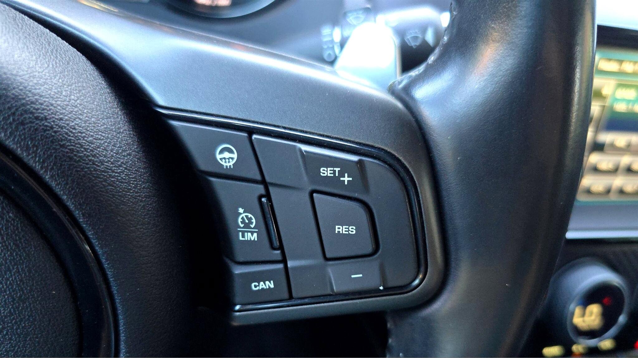 Used 2016 Jaguar F-TYPE R image 35