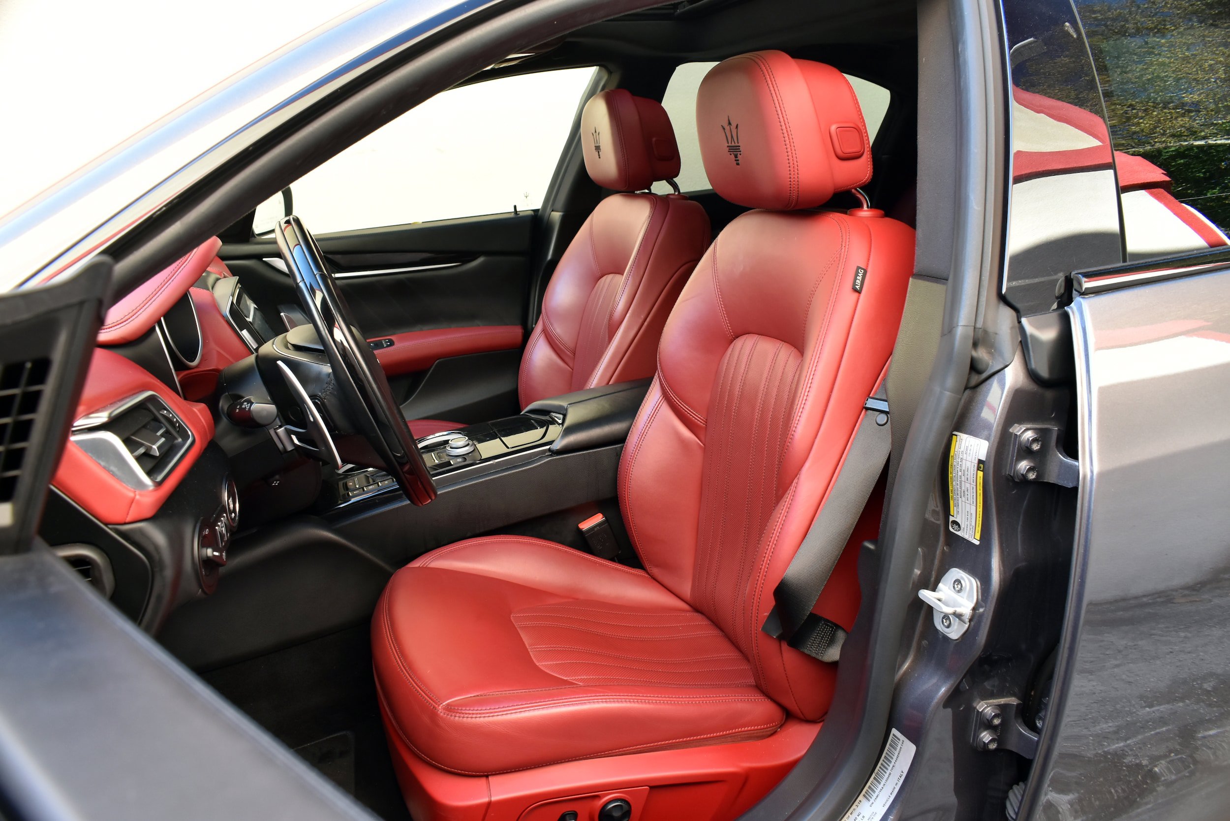 Used 2019 Maserati Ghibli S RWD image 2