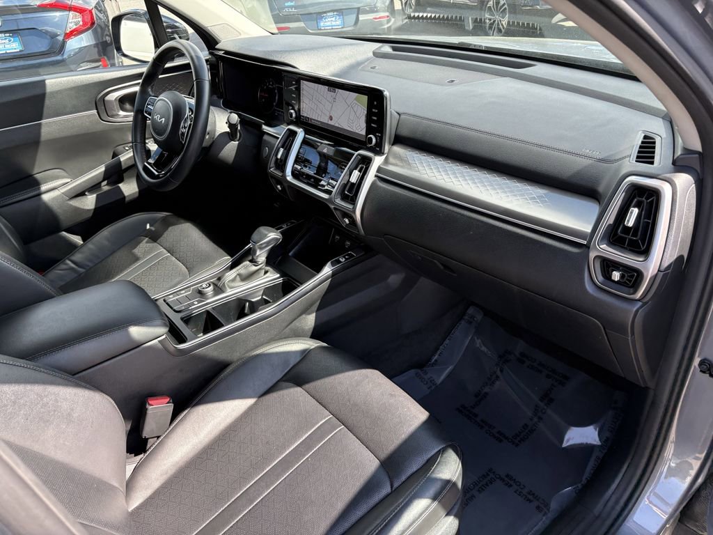 Used 2023 Kia Sorento S image 15