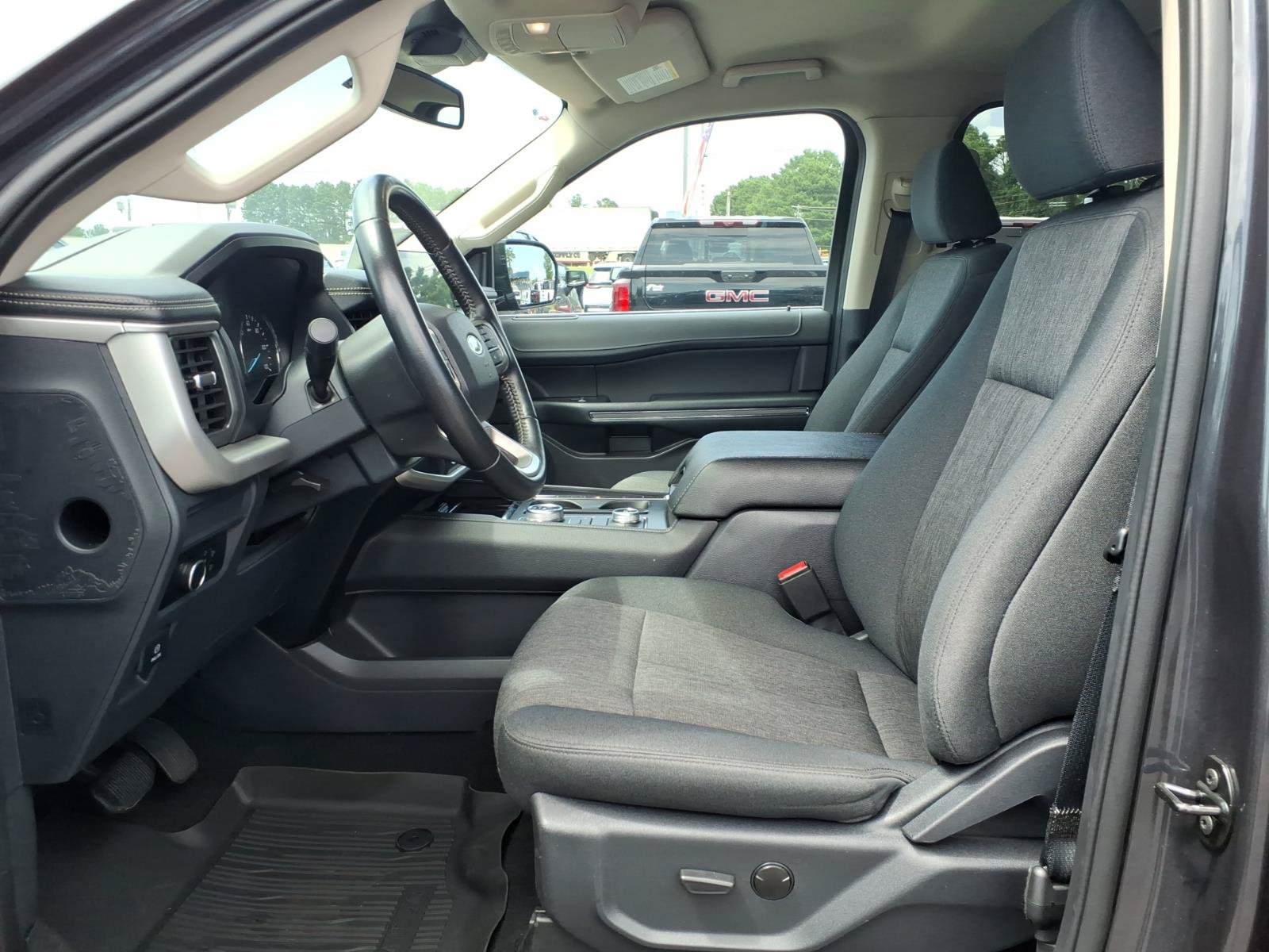 Used 2024 Ford Expedition XLT AWD/4WD image 19