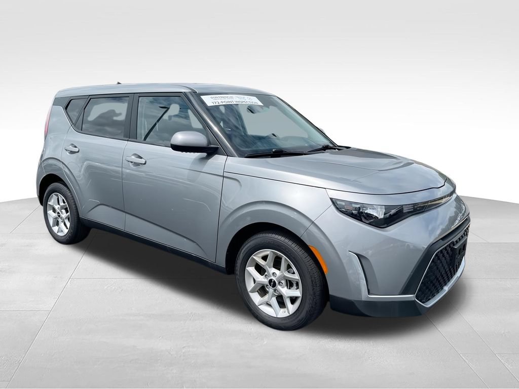 Certified 2025 Kia Soul LX w/ LX Technology Package FWD image 2
