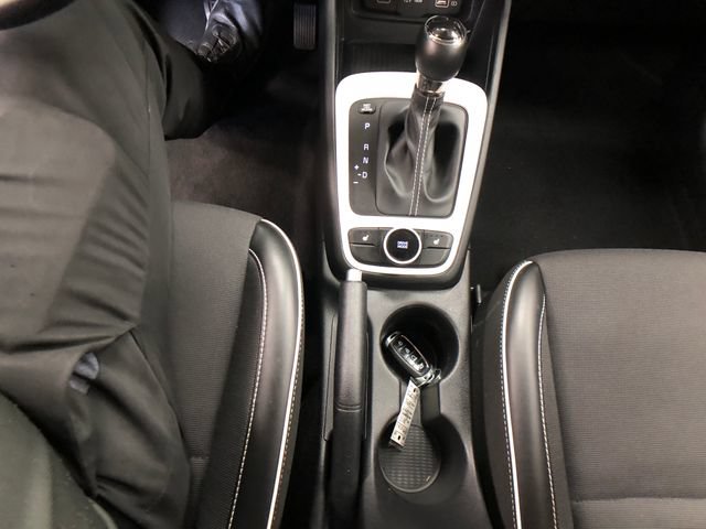Used 2022 Hyundai Venue Limited w/ Cargo Package FWD image 19