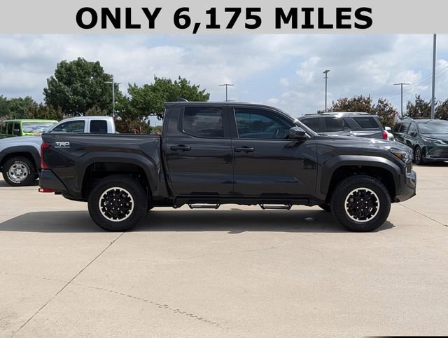 Used 2025 Toyota Tacoma TRD Off-Road AWD/4WD image 4