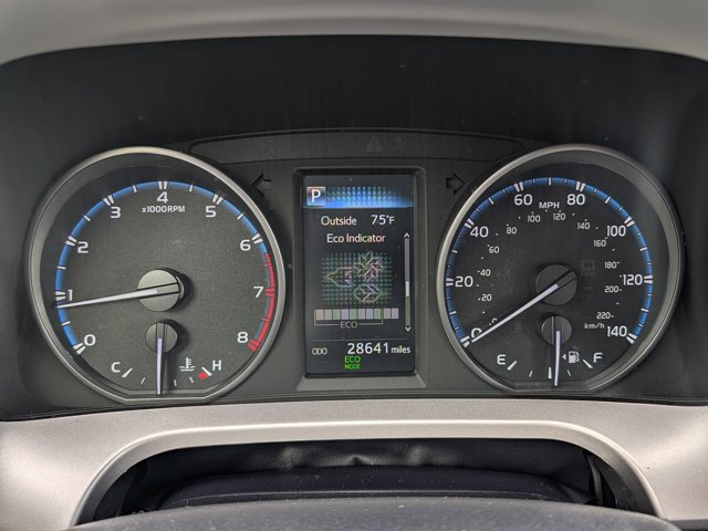 Used 2018 Toyota RAV4 LE FWD image 23
