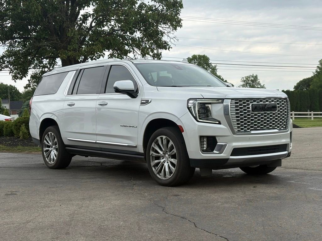 Used 2022 GMC Yukon XL Denali AWD/4WD image 2
