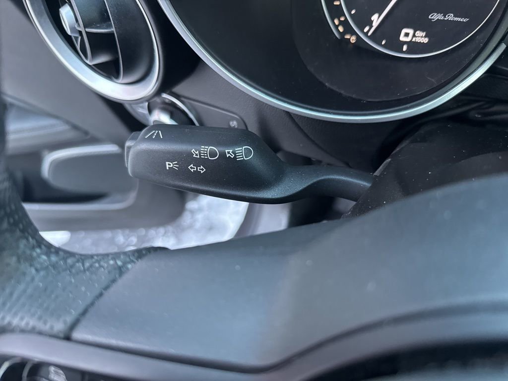 Used 2023 Alfa Romeo Stelvio Ti image 34