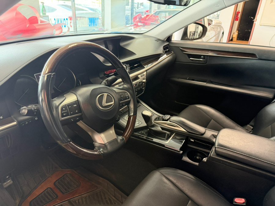 Used 2018 Lexus ES 350 w/ Navigation System Package FWD image 24