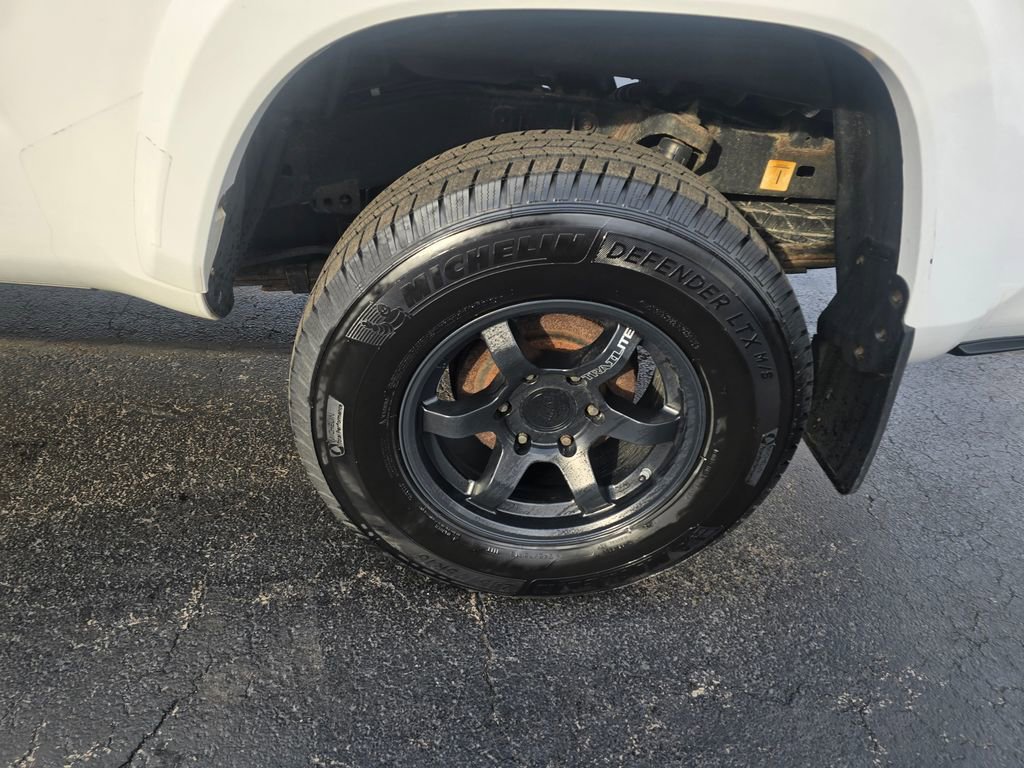 Used 2017 Toyota Tacoma SR5 w/ Tow Package image 4