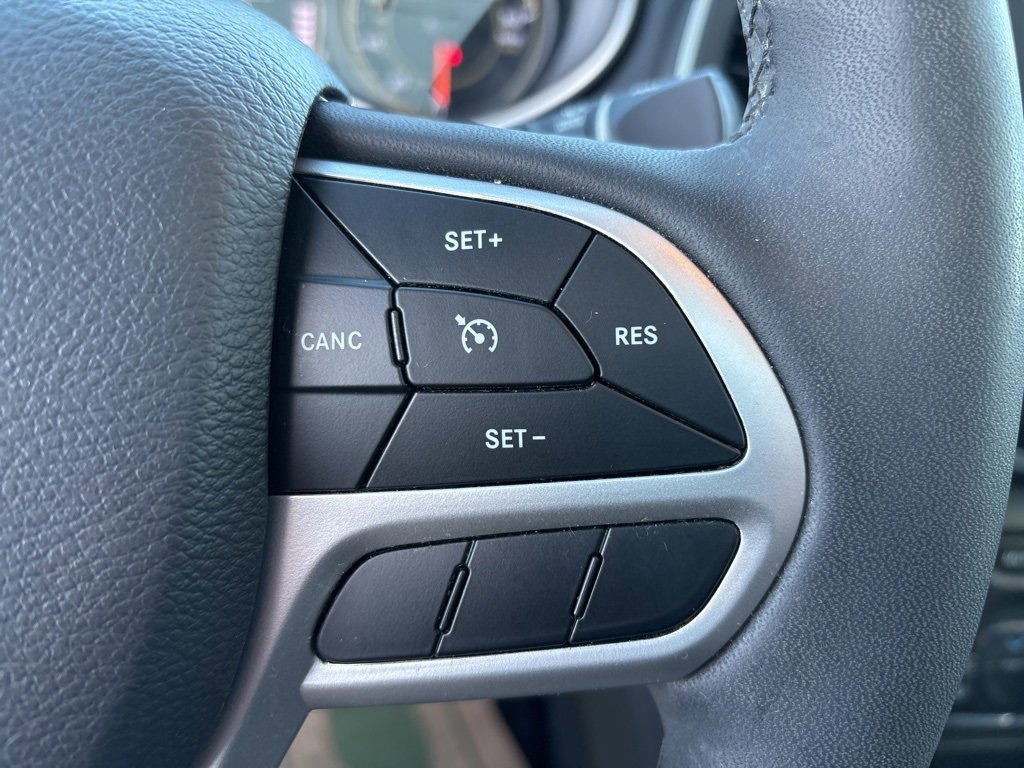 Used 2022 Jeep Cherokee Latitude w/ Sun & Sound Group image 23