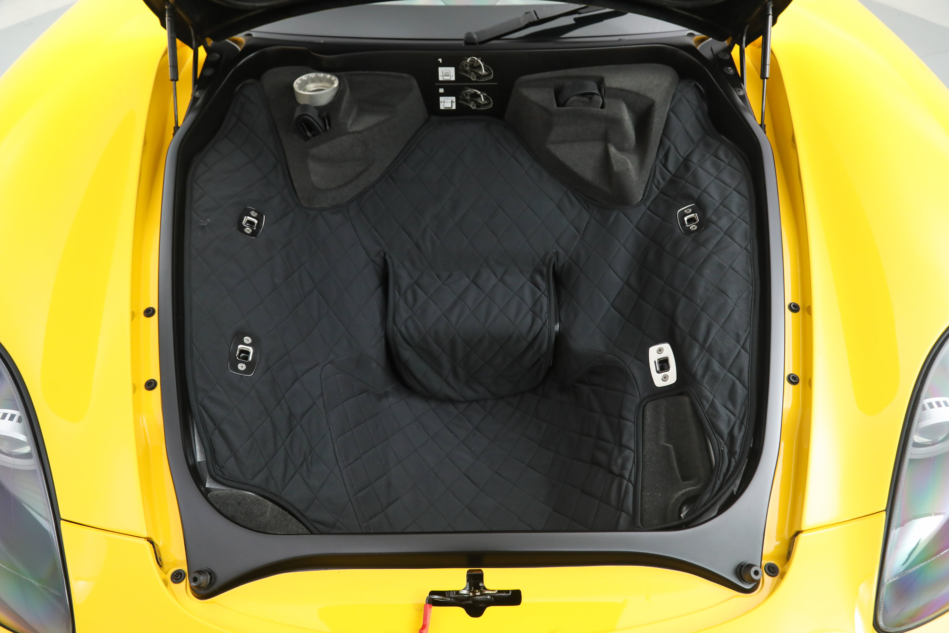 Used 2005 Porsche Carrera GT RWD image 41