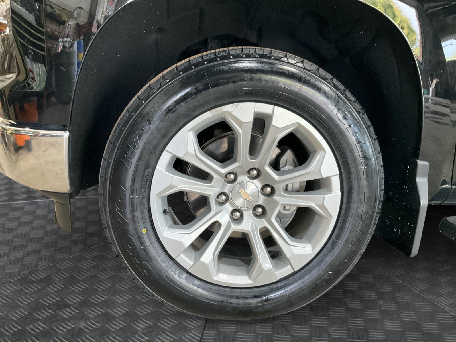 Used 2023 Chevrolet Silverado 1500 LTZ AWD/4WD image 16