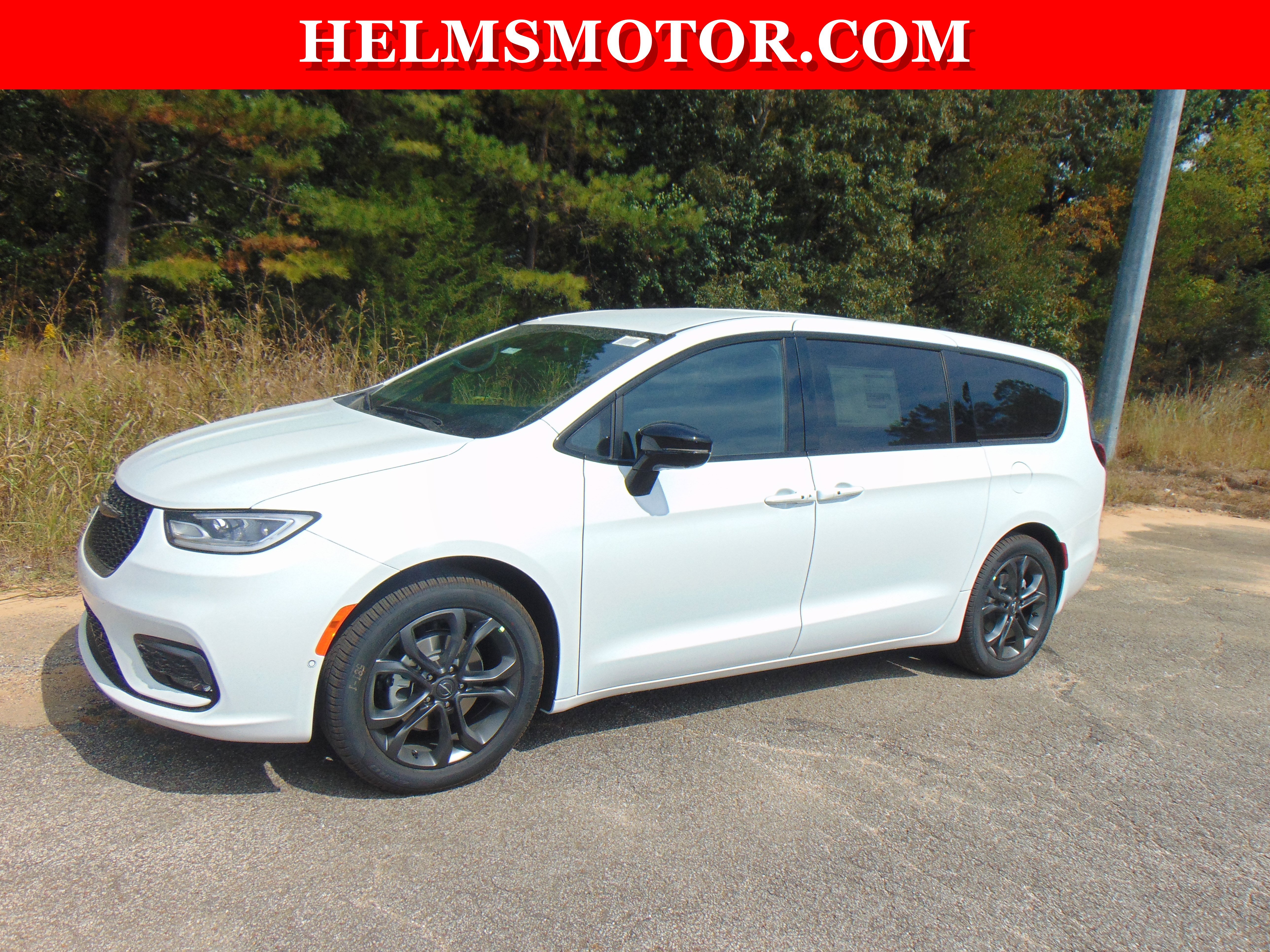 New 2026 Chrysler Pacifica Select image 3