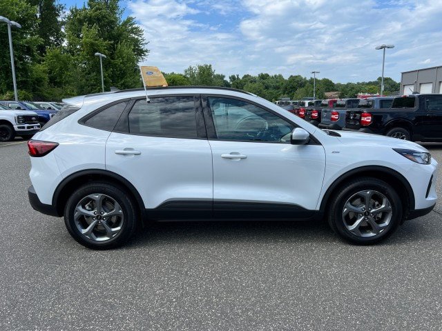 Certified 2025 Ford Escape ST-Line Select AWD/4WD image 8