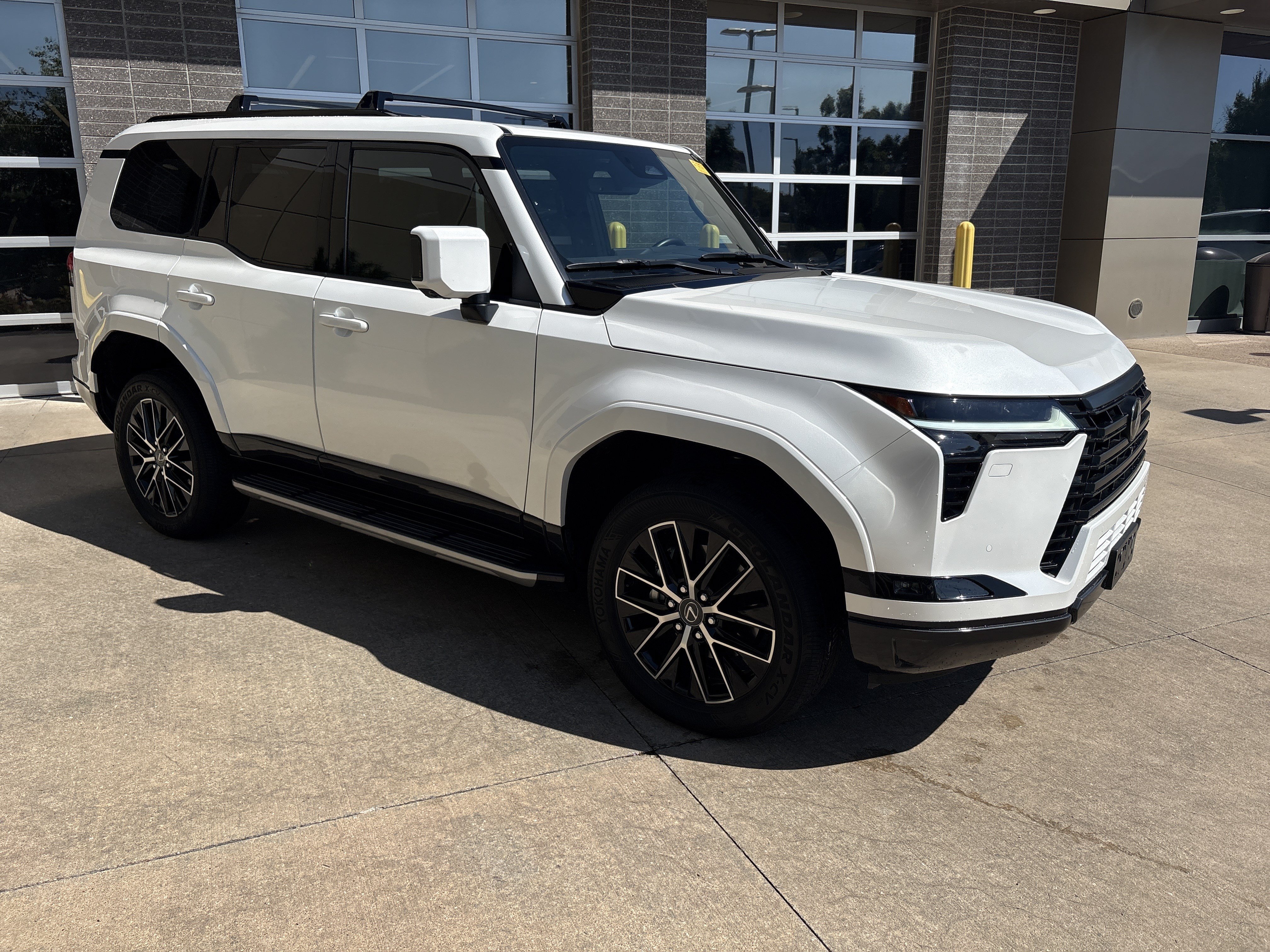 Used 2024 Lexus GX 550 w/ Accessory Package (2T) AWD/4WD image 23