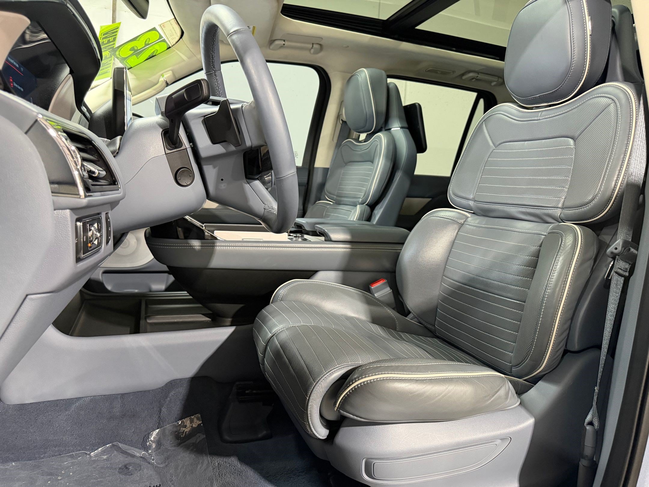 Used 2023 Lincoln Navigator L Black Label AWD/4WD image 4